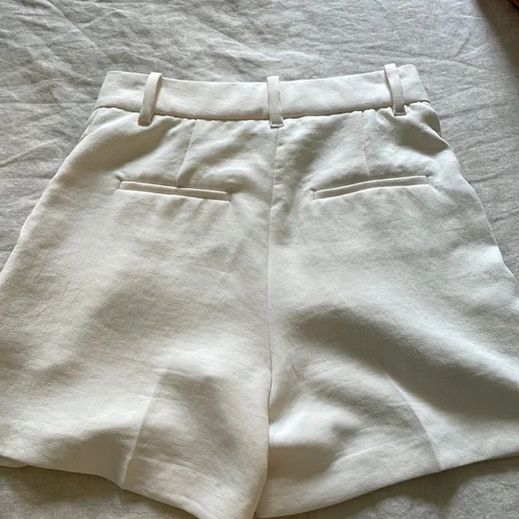 Aritzia High Waist Shorts in Cream - Picture 3 of 3